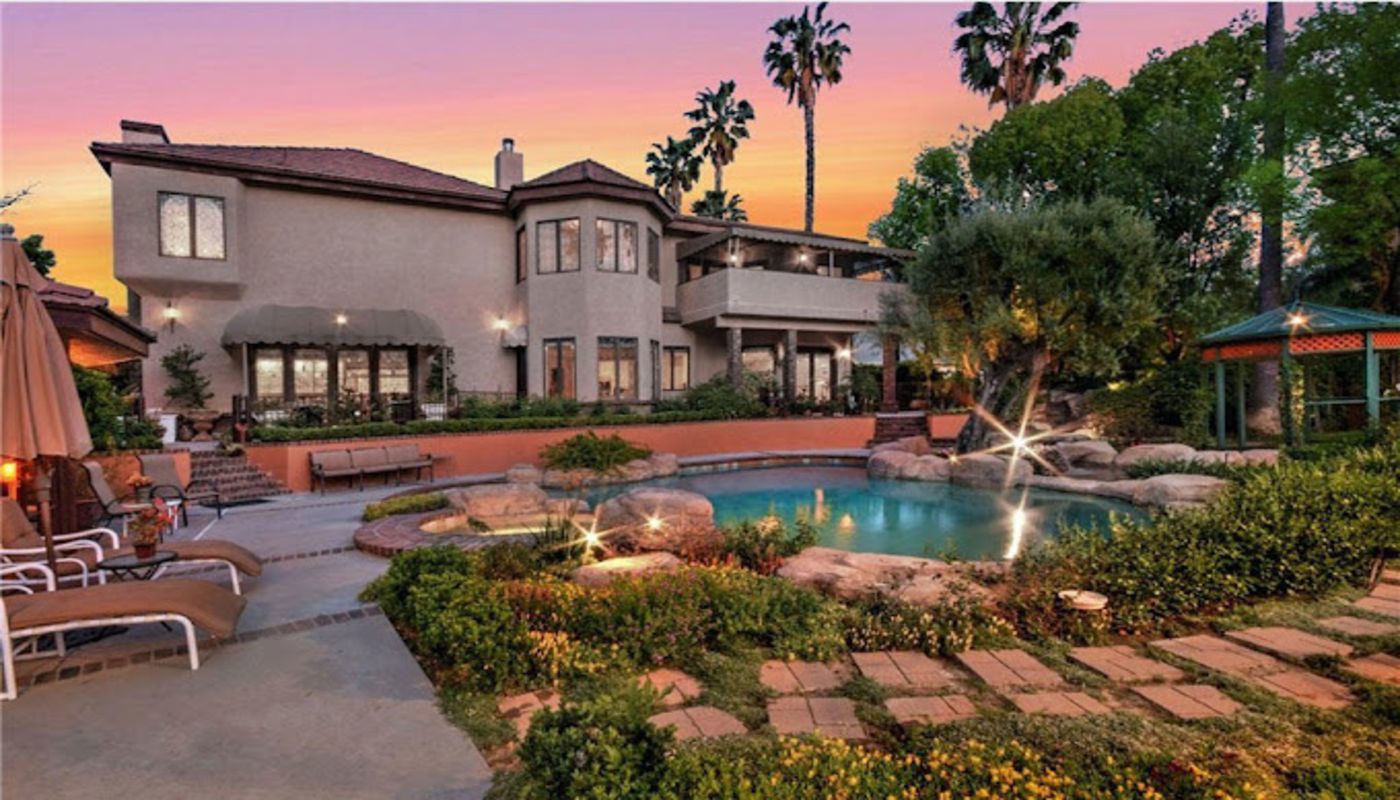 Evolve Teen Comprehensive DBT Treatment Center - Aura